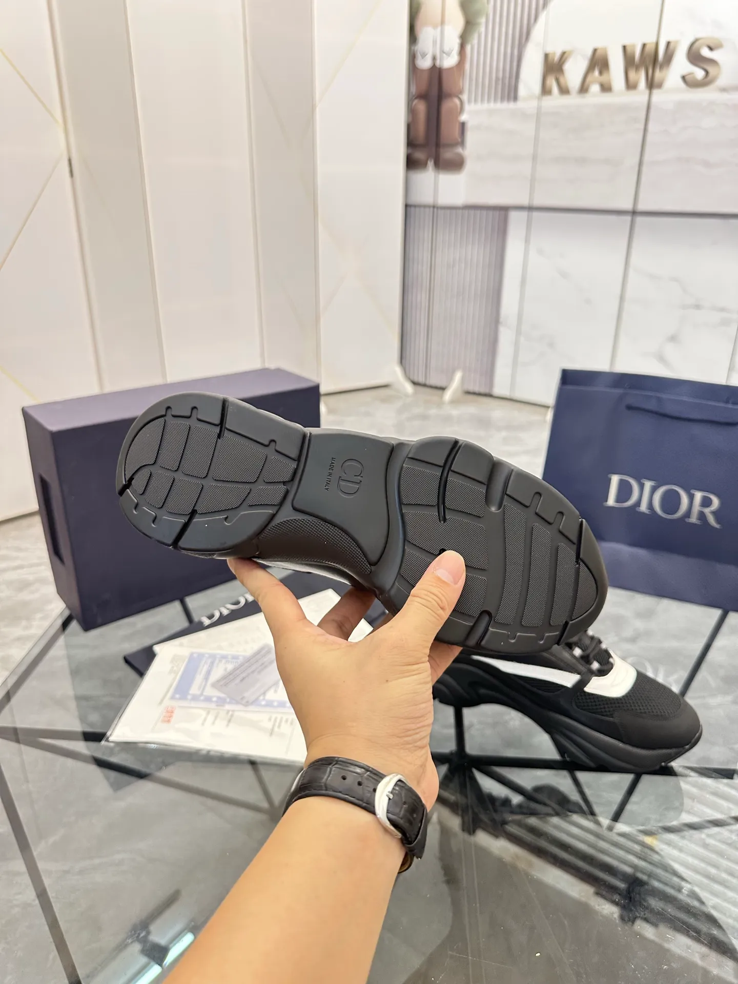 Men's shoes: 💰P460¥ Ready in Guangzhou, fully packaged Product trademark: Dior* "Dior*" low-top casual shoes Regular size: 38-46 (can be customized to 47) B22 Product materials: imported cowhide leather upper spliced ​​with original fabric, breathable lining, original outsole. Number: 920